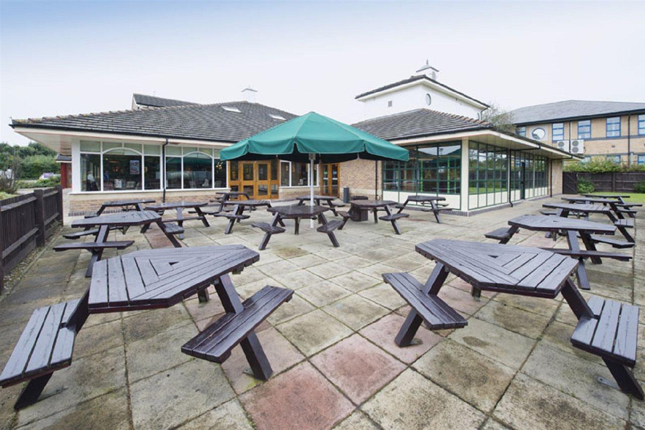Premier Inn Sheffield/Barnsley Exterior photo