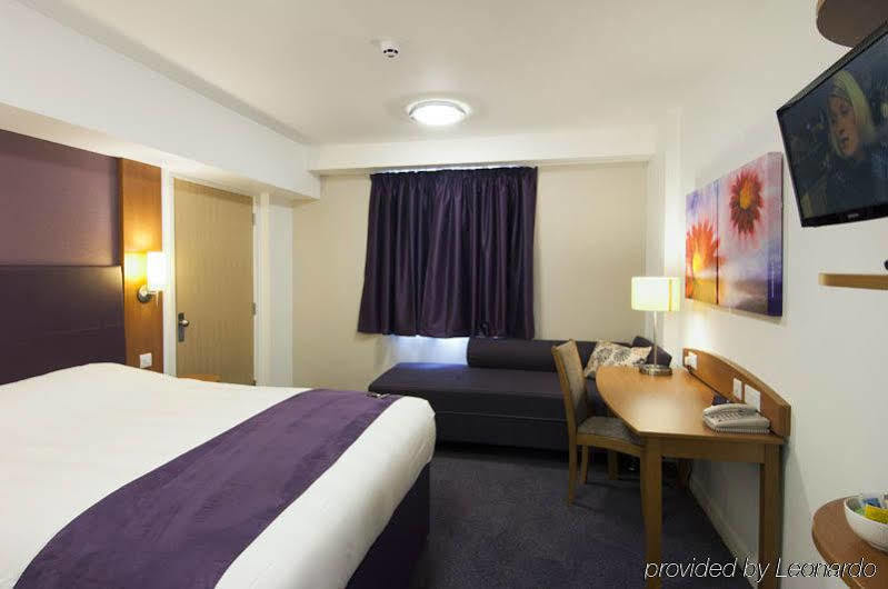 Premier Inn Sheffield/Barnsley Exterior photo